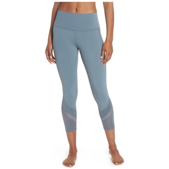 NWT Alo Elevate High Waisted Capri Leggings in Concrete, Size L - Picture 1 of 10
